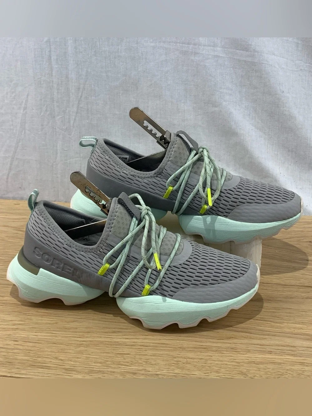 SOREL Kinetic Impact Lace Women’s Sz 7.5 Sneakers Dove Grey Sea Salt Mint Green
